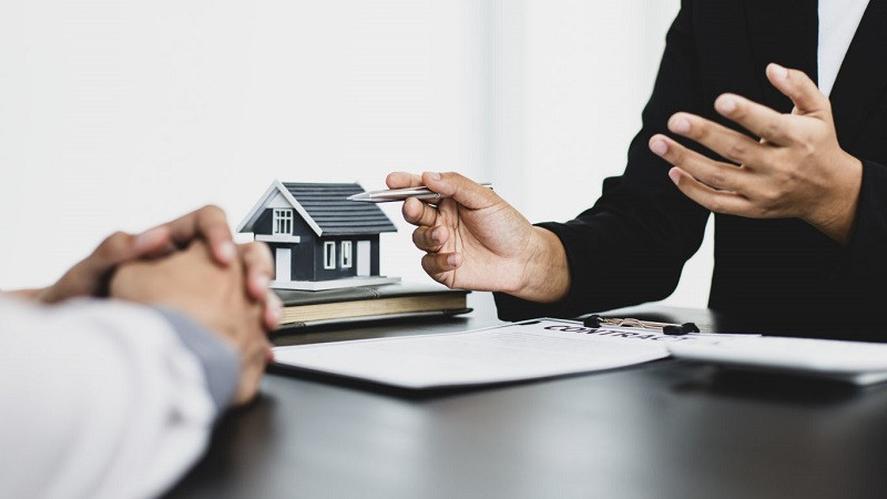 Sale bất động sản cho thuê làm việc với khách hàng