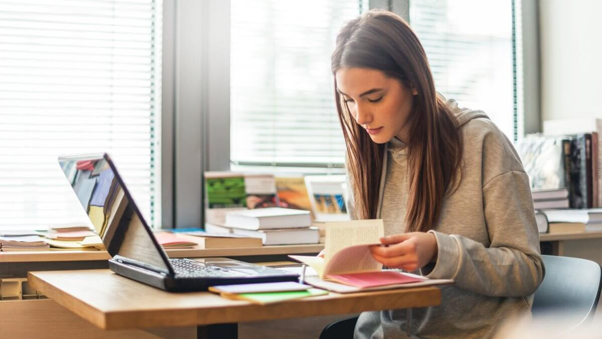 Tự học là gì? Cách tự học cho người đi làm