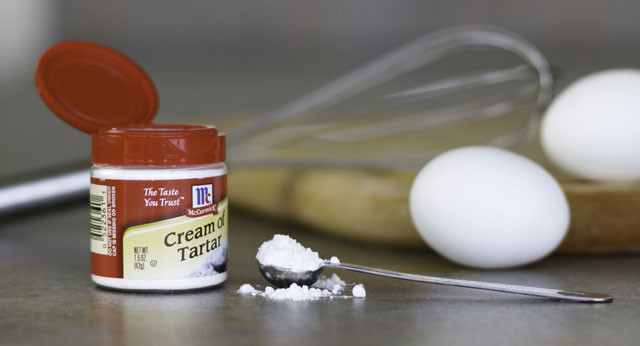 Cream of Tartar là gì? Tác dụng và cách sử dụng trong làm bánh