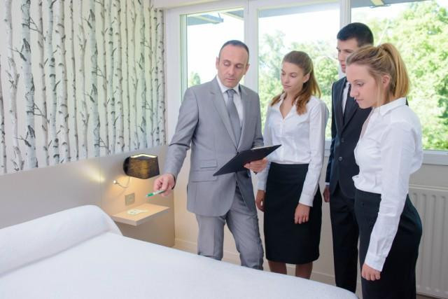 Supervisor Là Gì? Tìm Hiểu Về Vai Trò và Nhiệm Vụ Trong Ngành Nhà Hàng – Khách Sạn