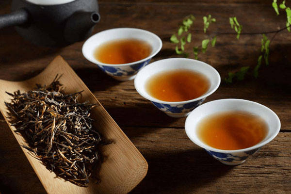Sự khác biệt giữa trà hoa hồng và trà lục