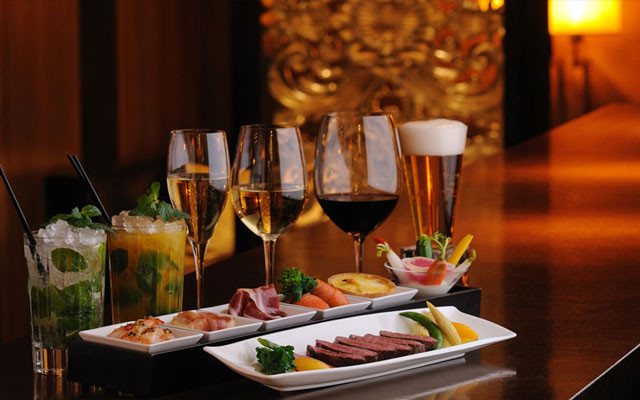 F&amp;B là gì? Khám phá thế giới dịch vụ thực phẩm và đồ uống trong ngành nhà hàng &#8211; khách sạn