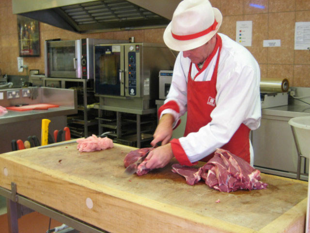 Những Thông Tin Cần Biết Về Công Việc Nhân Viên Butcher Trong Ngành Thực Phẩm