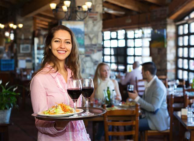 Waitress là gì? Công việc và yêu cầu đối với vị trí này